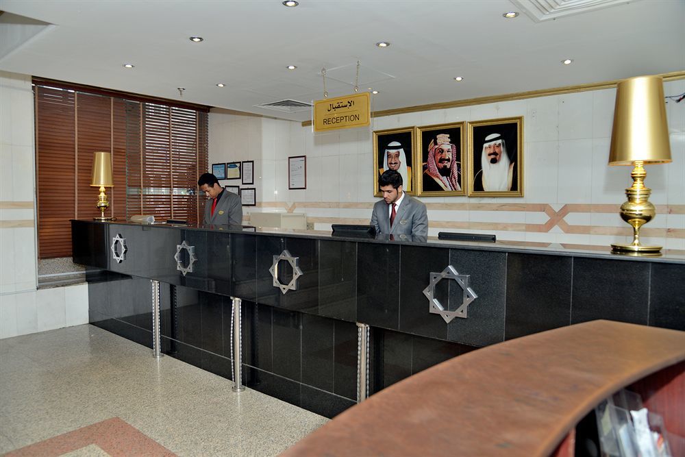Taiba Suites Madinah Medina Ngoại thất bức ảnh Reception desk at a hotel