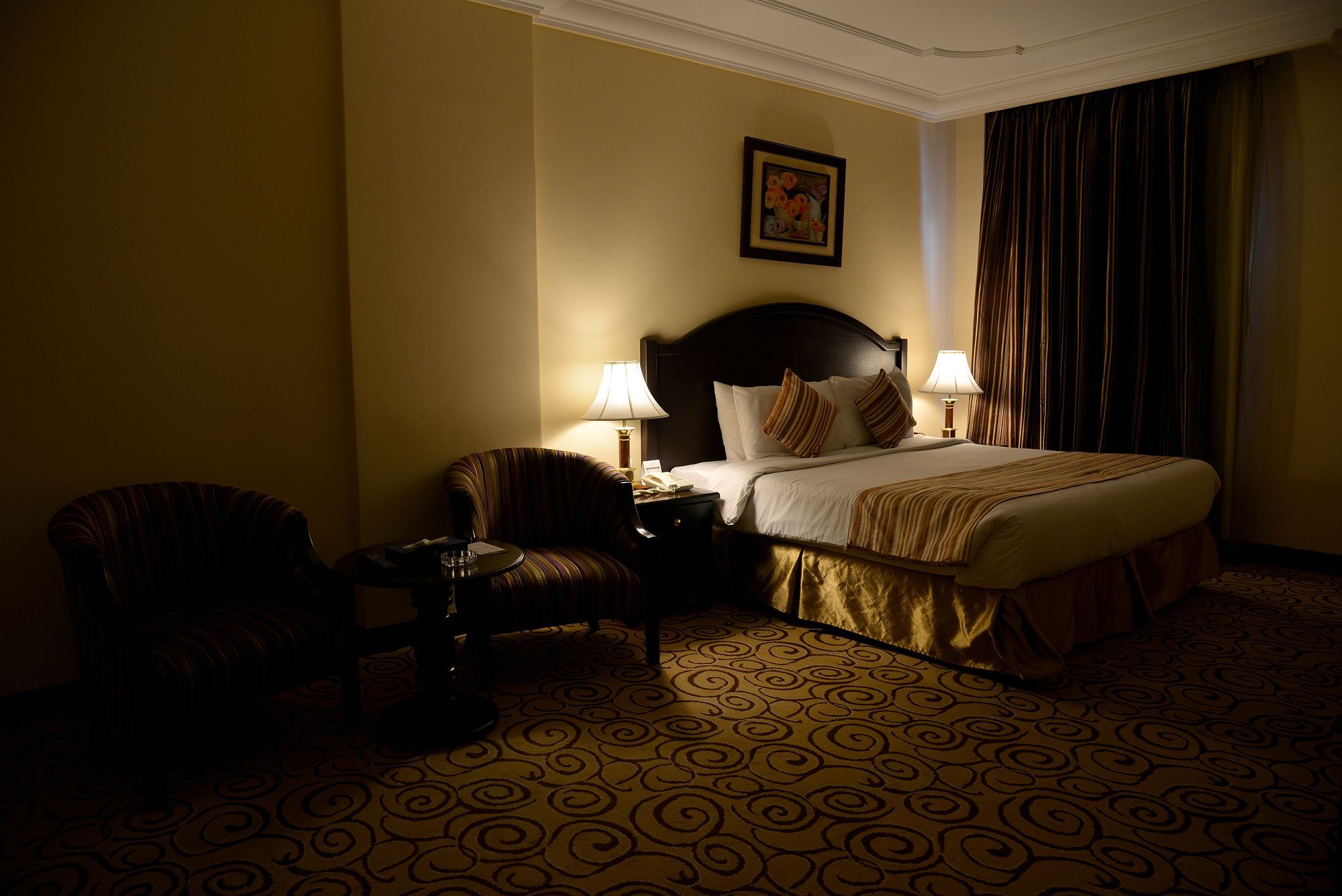 Taiba Suites Madinah Medina Ngoại thất bức ảnh A room at the hotel