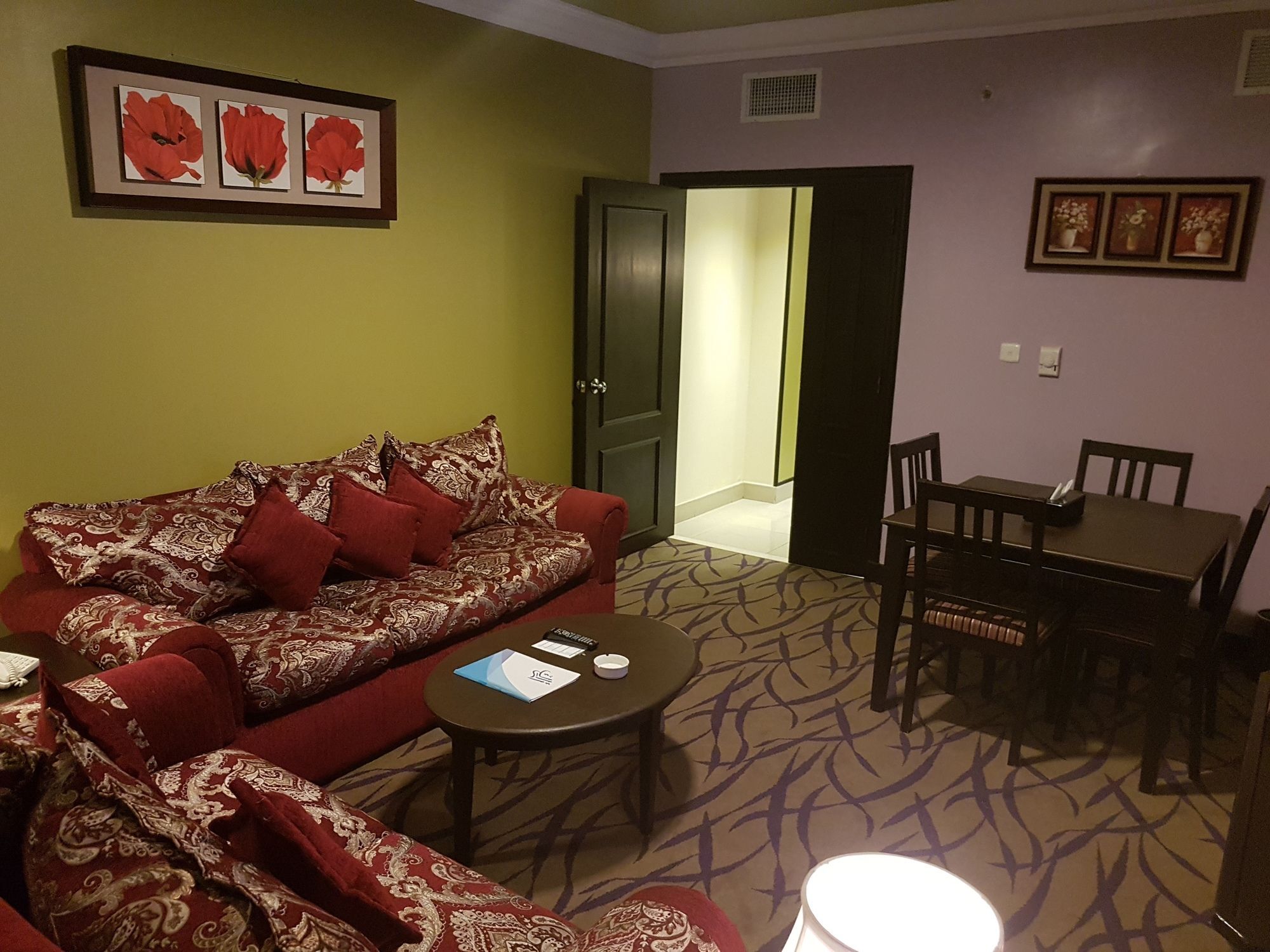 Taiba Suites Madinah Medina Ngoại thất bức ảnh Living room of a suite at the MGM Grand