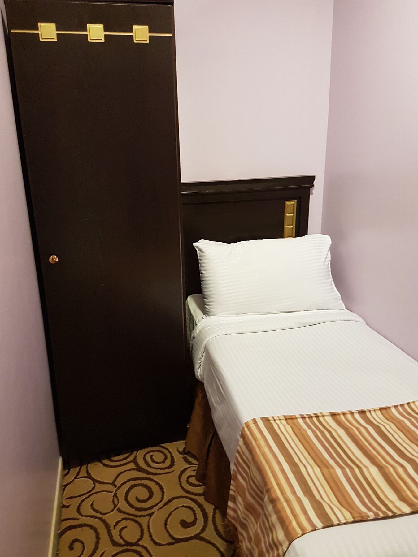 Taiba Suites Madinah Medina Ngoại thất bức ảnh A single bed