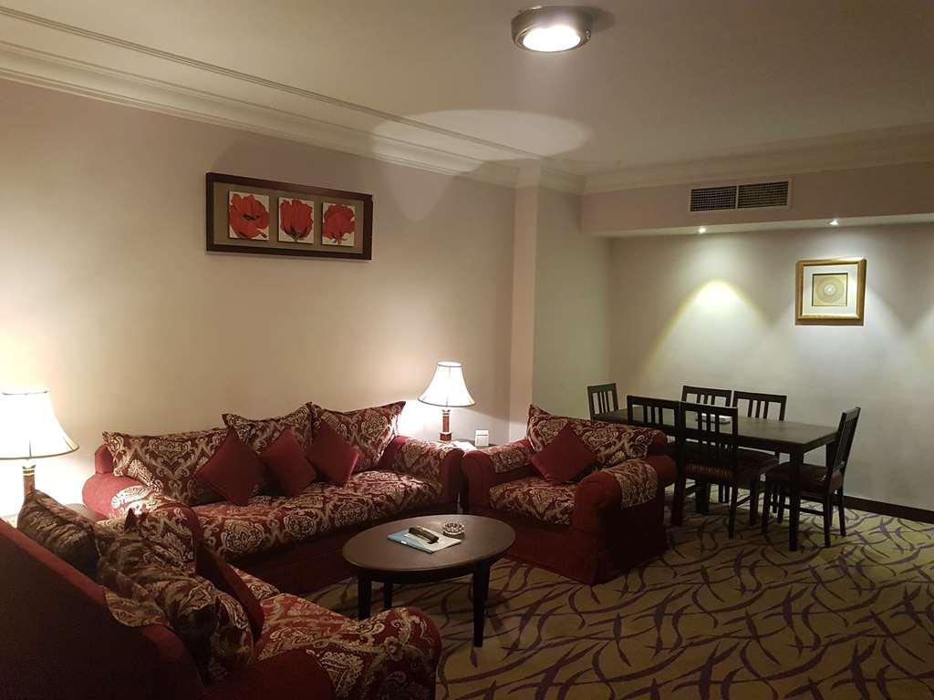 Taiba Suites Madinah Medina Phòng bức ảnh A suite at the hotel