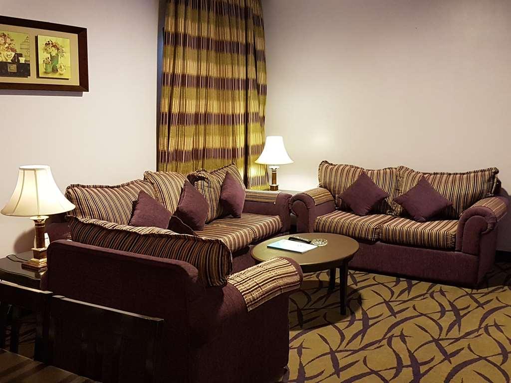 Taiba Suites Madinah Medina Phòng bức ảnh A living room